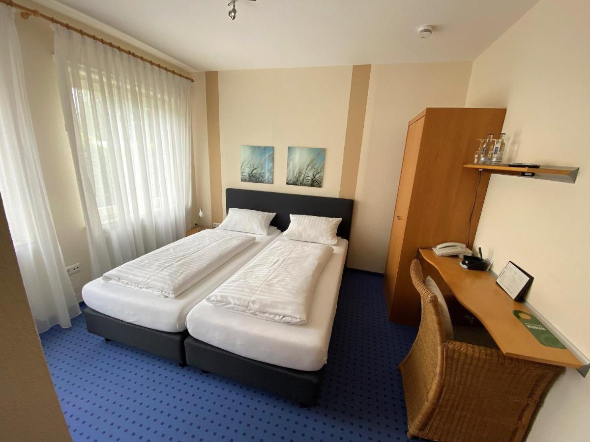Alleehotel-Eschen Аурих Екстериор снимка