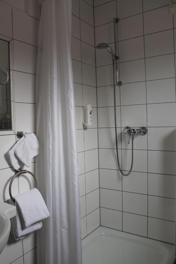 Alleehotel-Eschen Аурих Екстериор снимка